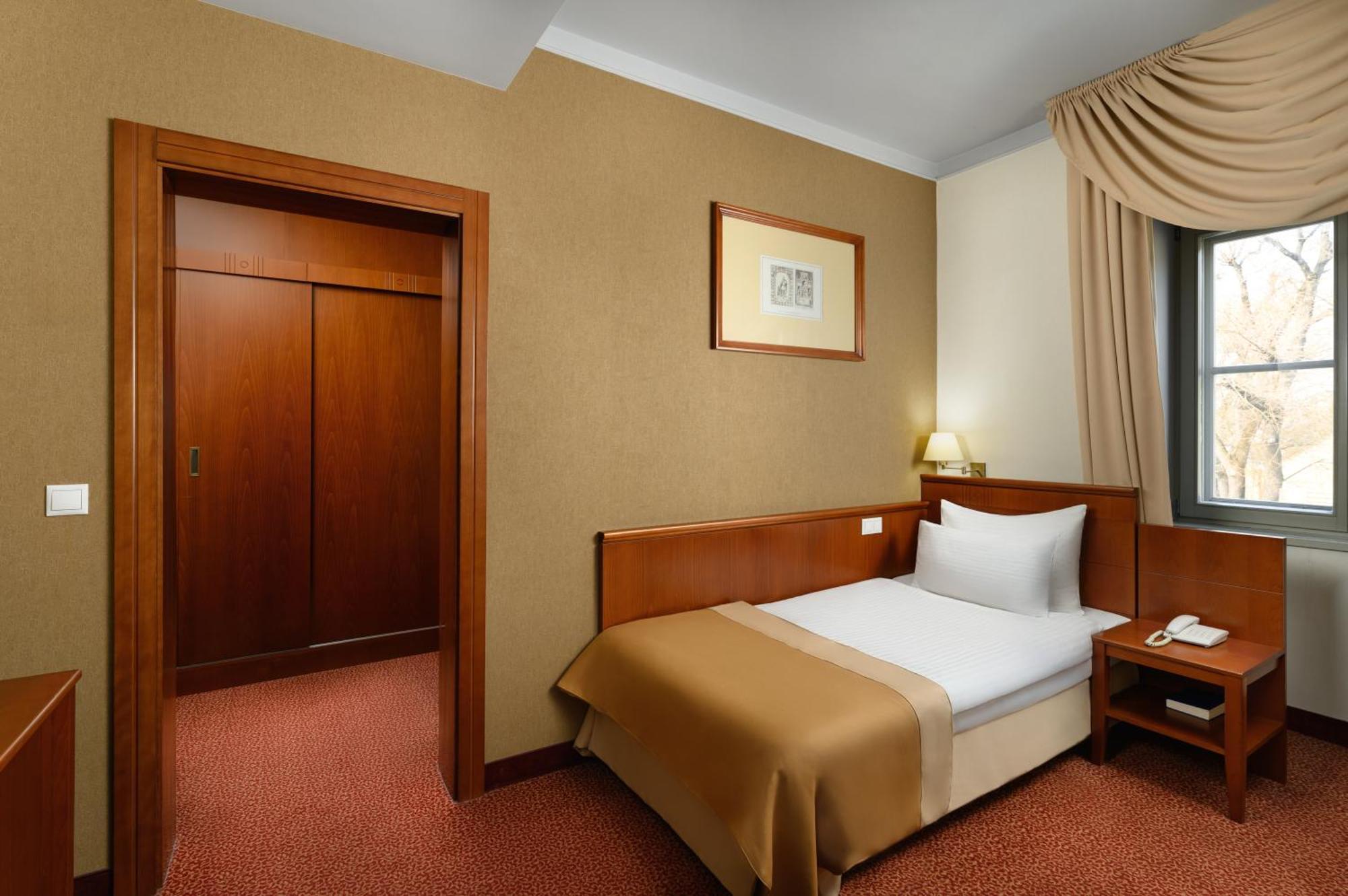 Готель Mercure Magyar Kiraly 4*