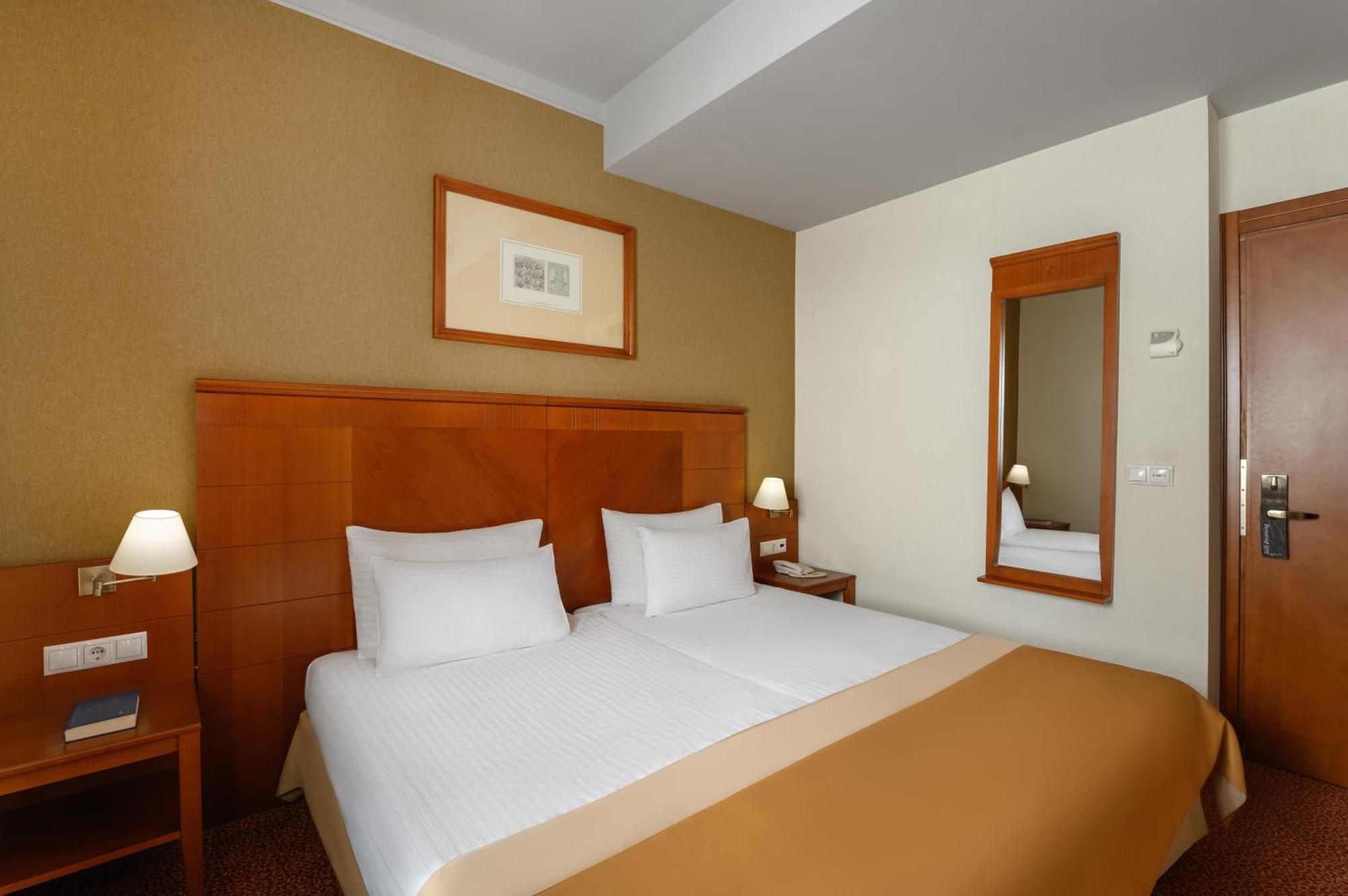 Mercure Magyar Kiraly 4*