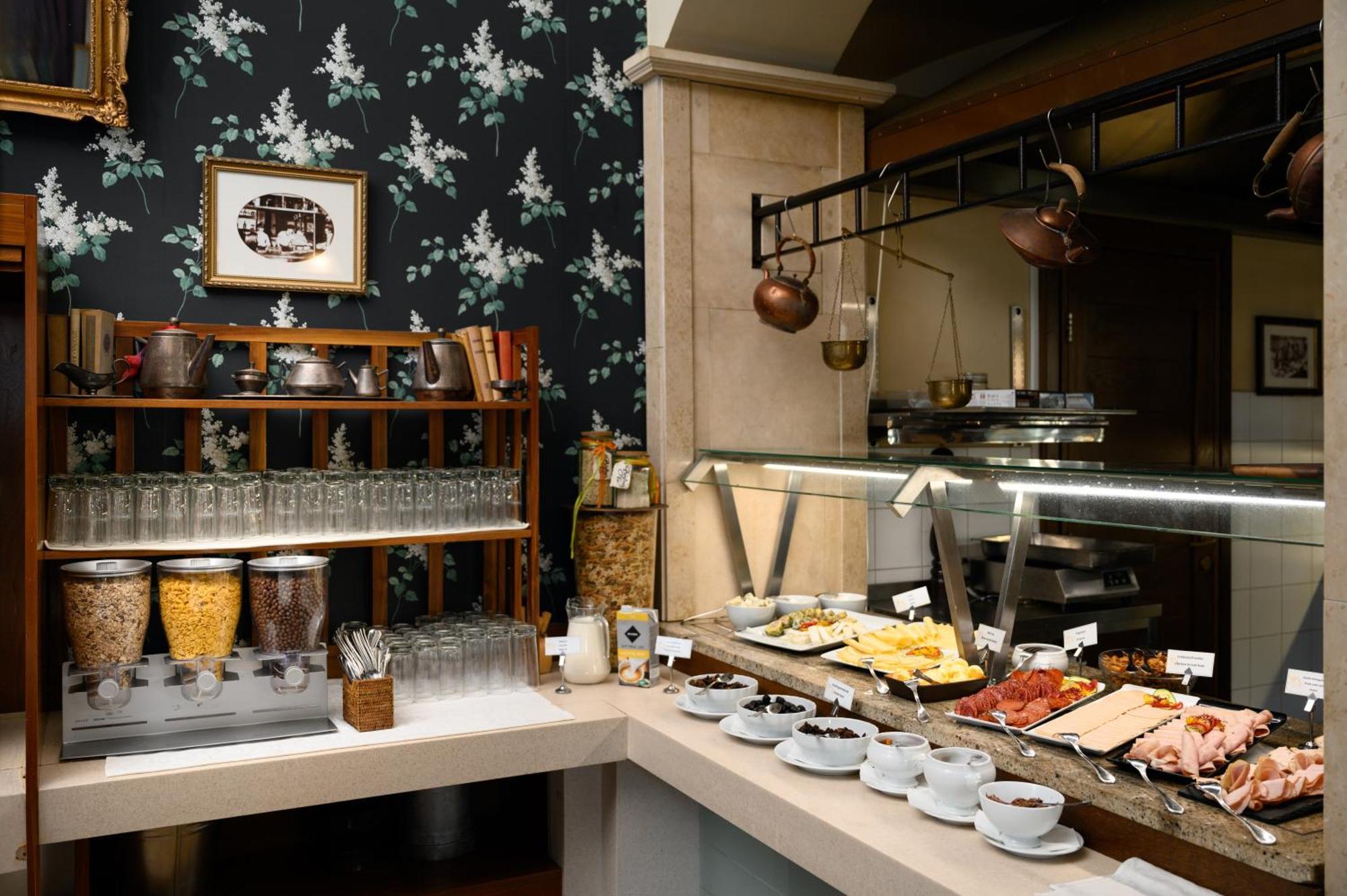 Mercure Magyar Kiraly Hotel 4*