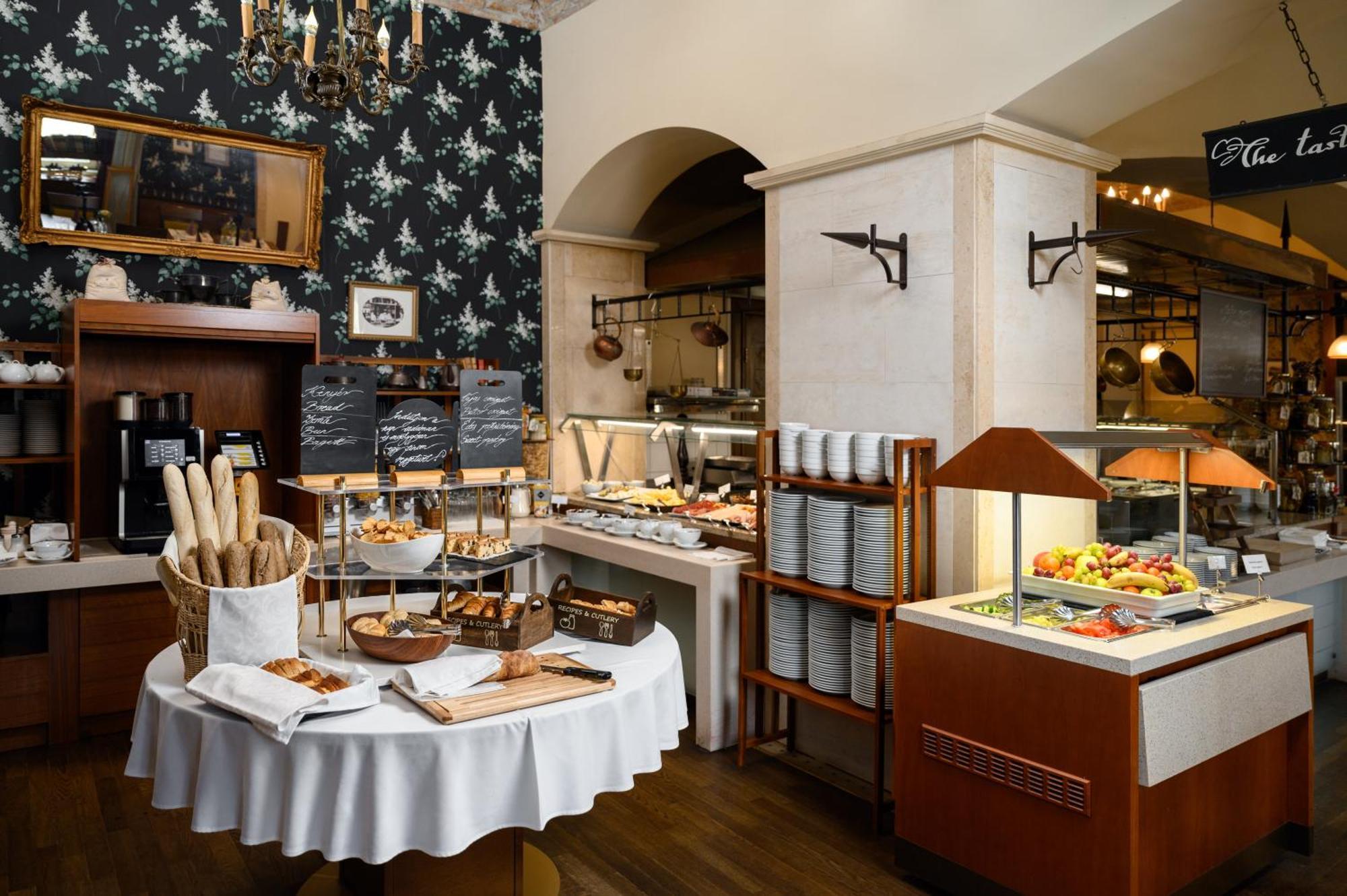 Mercure Magyar Kiraly 4*