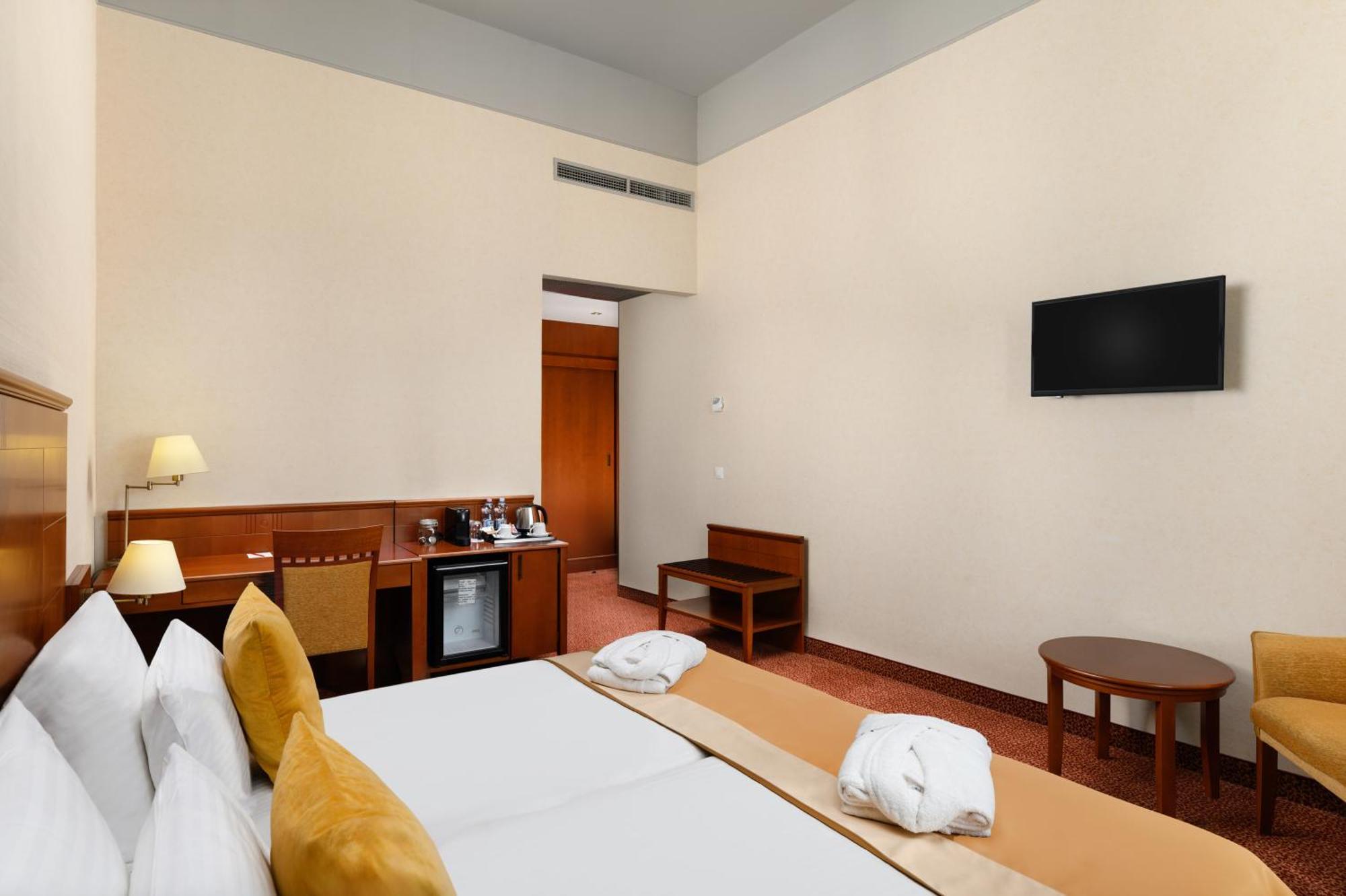 Mercure Magyar Kiraly Hotel 4*