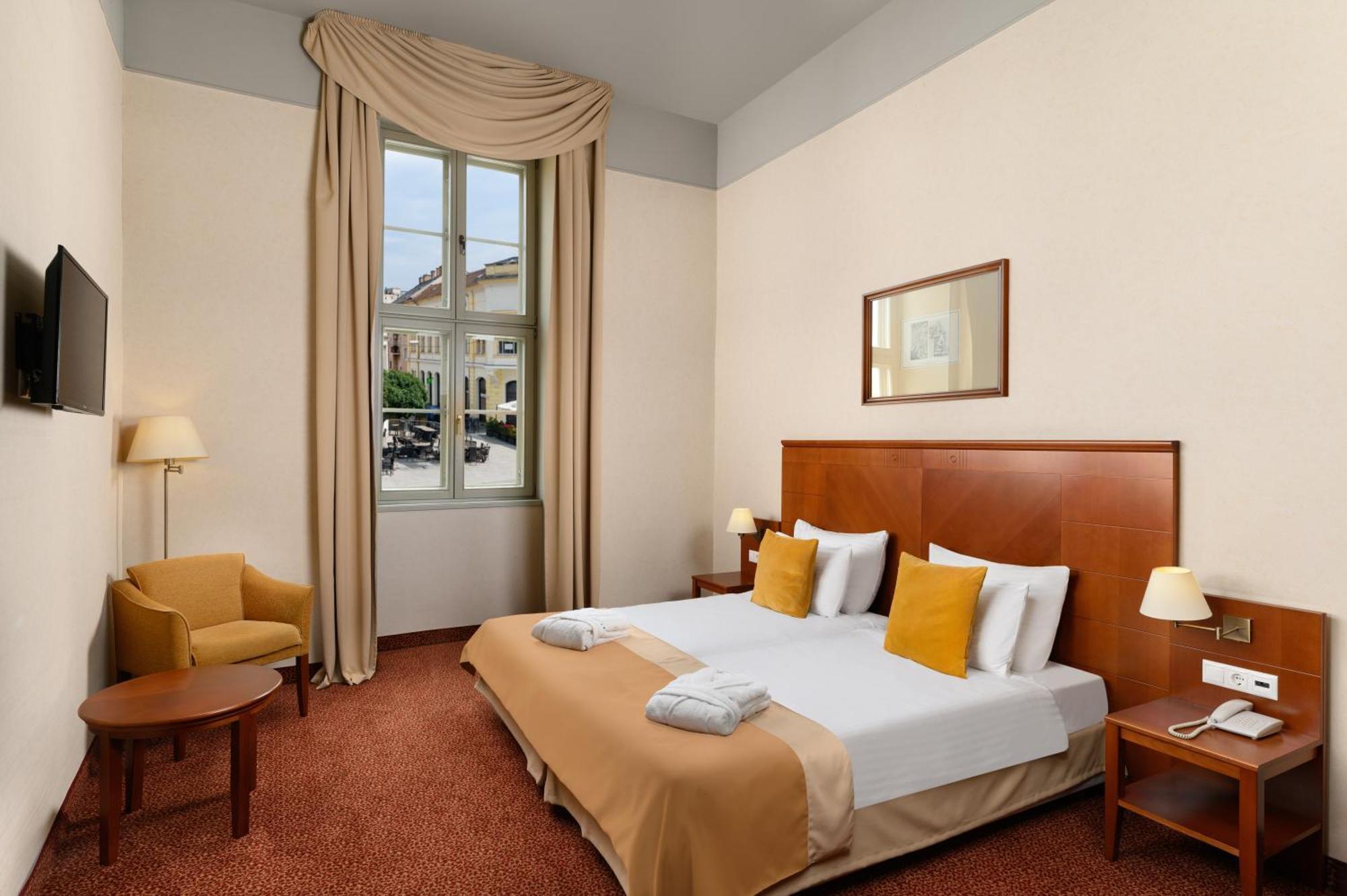 Mercure Magyar Kiraly 4*