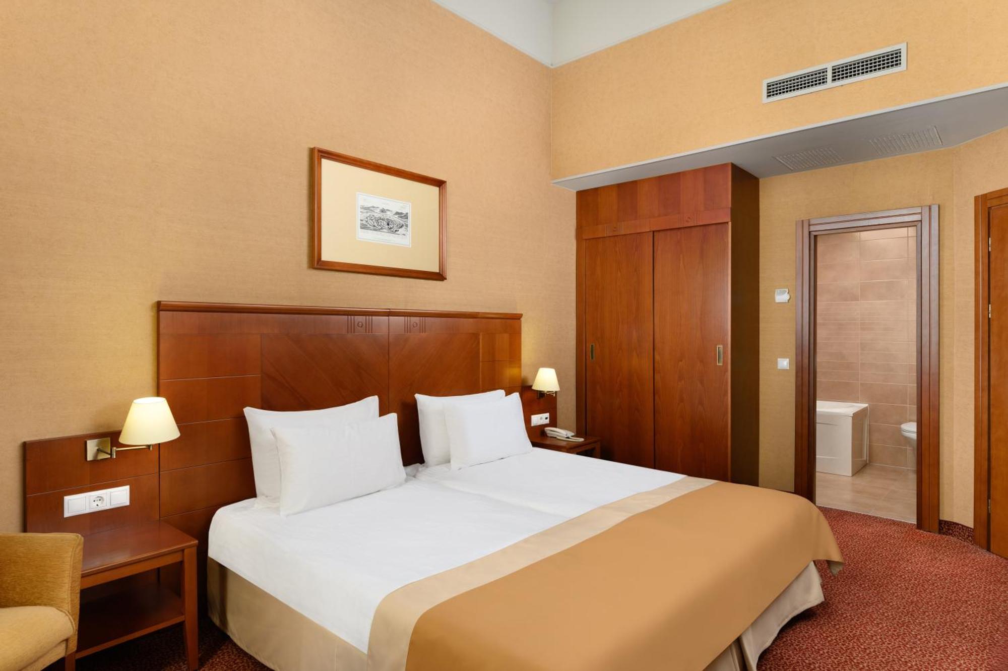 Mercure Magyar Kiraly 4*