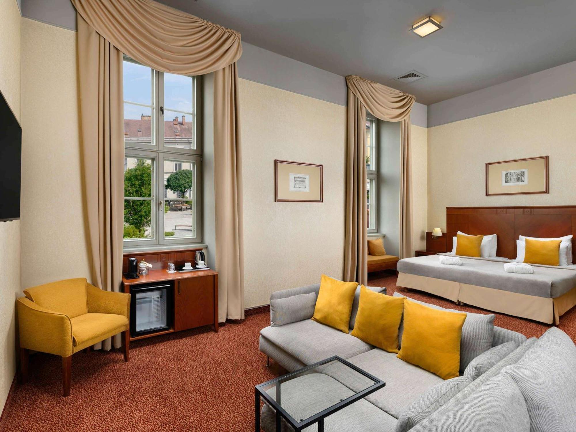 Mercure Magyar Kiraly Hotel 4*