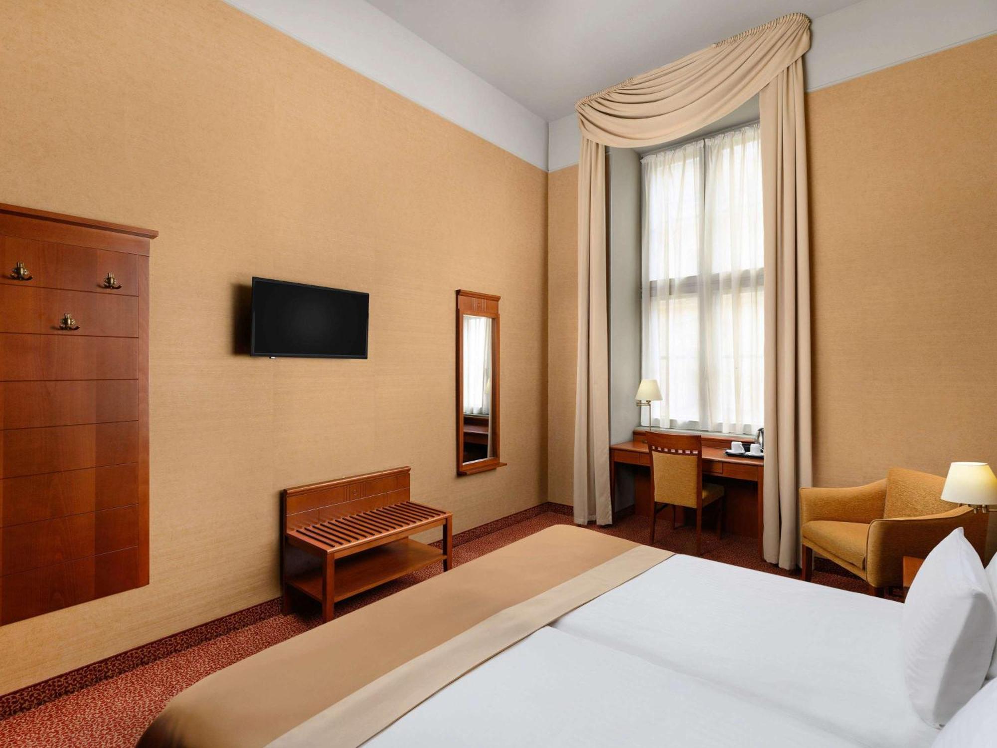Готель Mercure Magyar Kiraly 4*